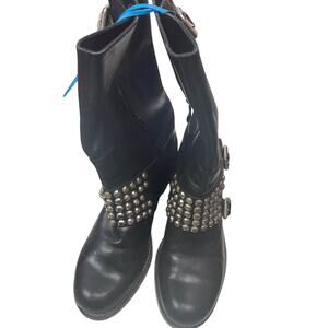 Black boot size 8